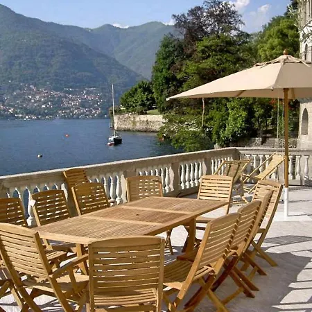 Sleeps 26 Pool Air Con Wifi Blevio