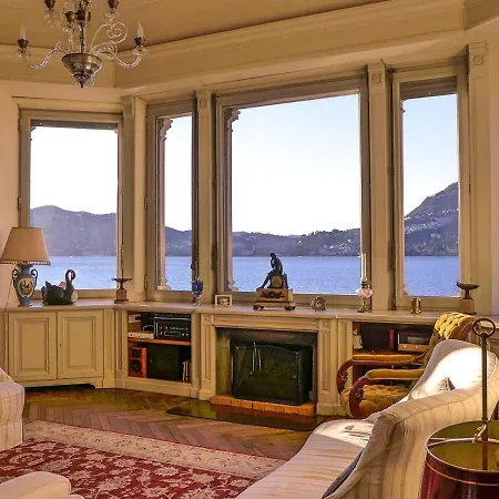 Sleeps 26 Pool Air Con Wifi Blevio